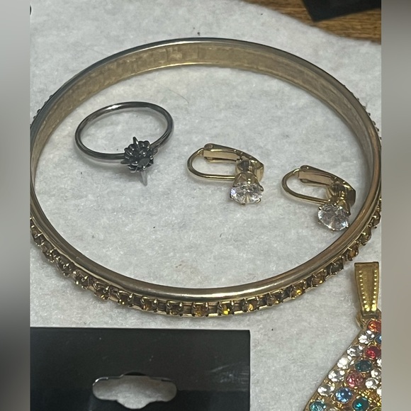 30 Piece Jewelry Lot - Picture 11 of 16